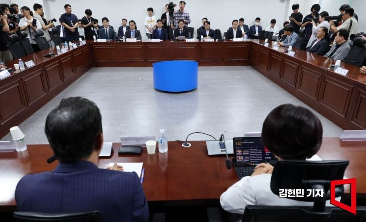배경훈 과학기술정보통신부 장관이 20일 국회 의원회관에서 열린 새정부 경제성장전략 당정협의에서 발언하고 있다. 2025.8.20 김현민 기자