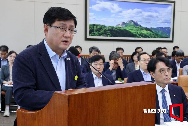 [포토] 국회 환노위 출석한 김성환 장관