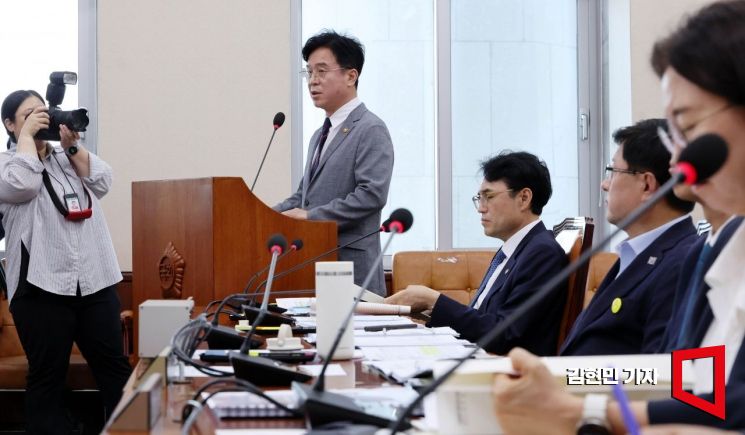 [포토] 2024년 결산보고하는 김영훈 장관