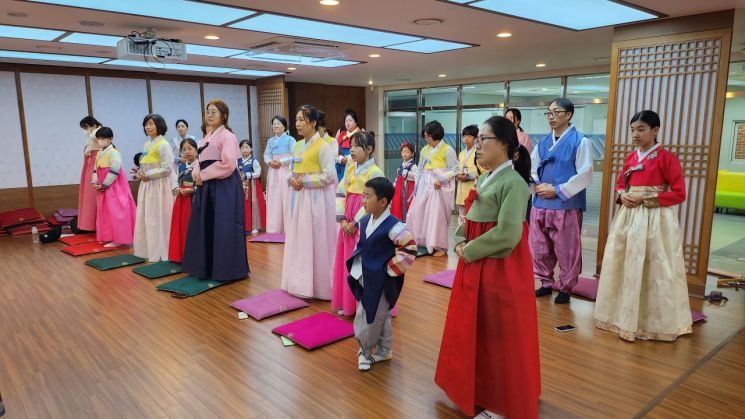 조부모-부모-자녀 소통 '2025 우리 가족 어울림 캠프' 인기 