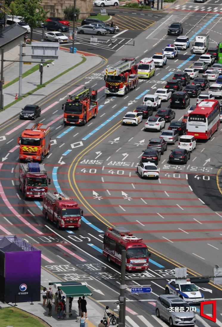 [포토] '소방차 길 터주기 훈련중'