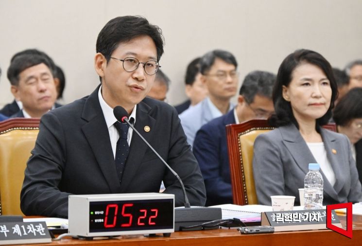 [포토] 배경훈 과기장관 "AI용 GPU 3.5만장, 2년 내로 확보"