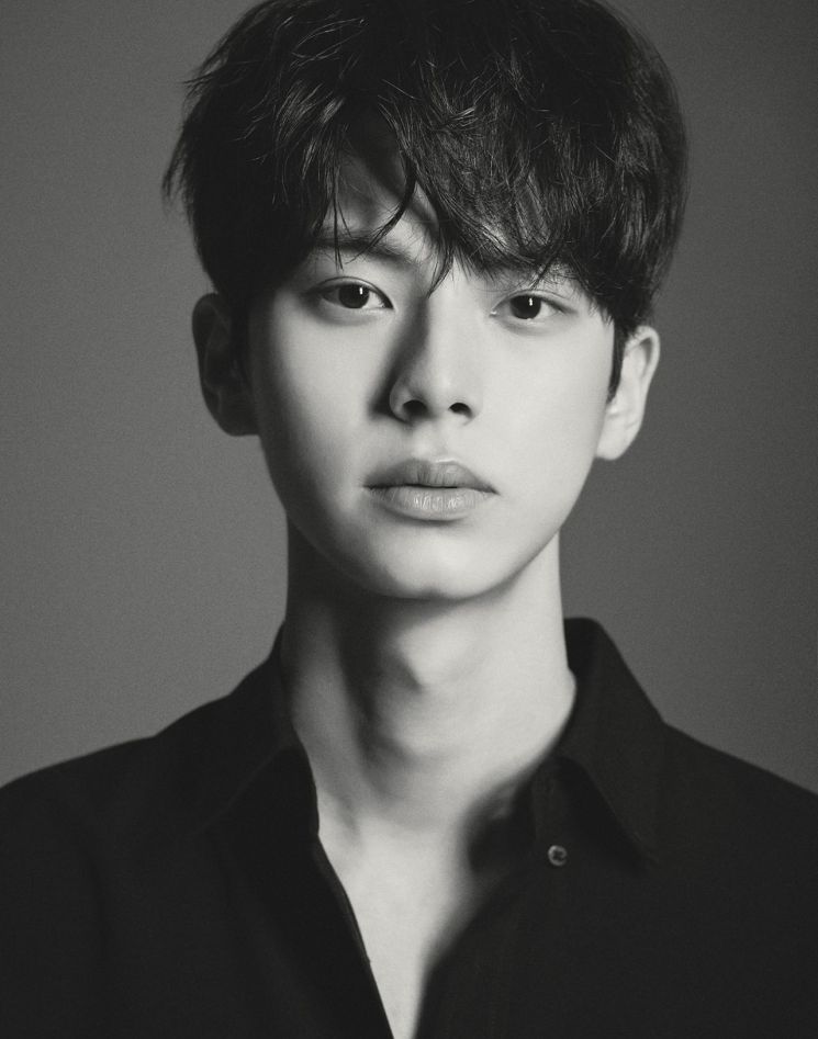 Lee Chaemin Signs Exclusive Contract with Baro Entertainment, Home to Byun Wooseok