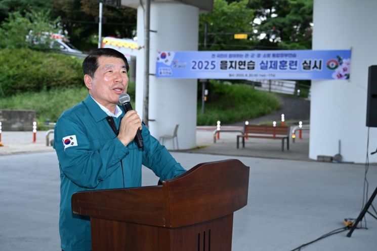 백경현 구리시장이 20일 토평교 일대에서 군, 경찰, 소방 등 유관기관과 합동으로 복합 테러 대응 실제 훈련을 실시하고 있다. 구리시 제공