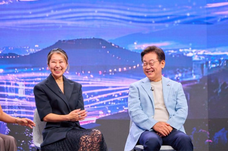 이재명 대통령이 20일 오후 5시 녹화방송 형태로 공개하는 아리랑 국제방송 '케이팝 더 넥스트 챕터(K-Pop:The Next Chapter)' 프로그램에 출연하고 있다. 연합뉴스