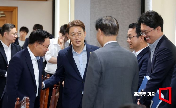 [포토] 권대영 부위원장, 석유화학업계재편 위한 금융권 간담회