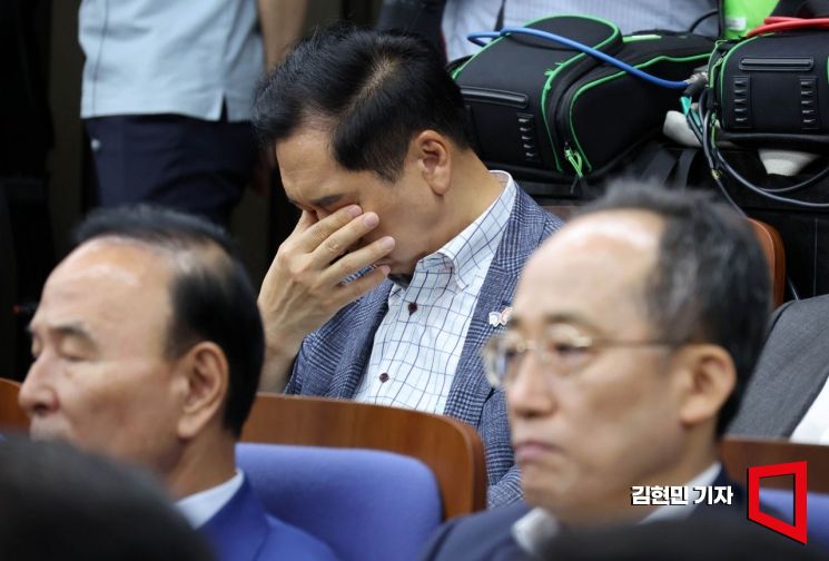 [속보]김건희특검,'로저비비에 선물' 김기현 자택 압수수색