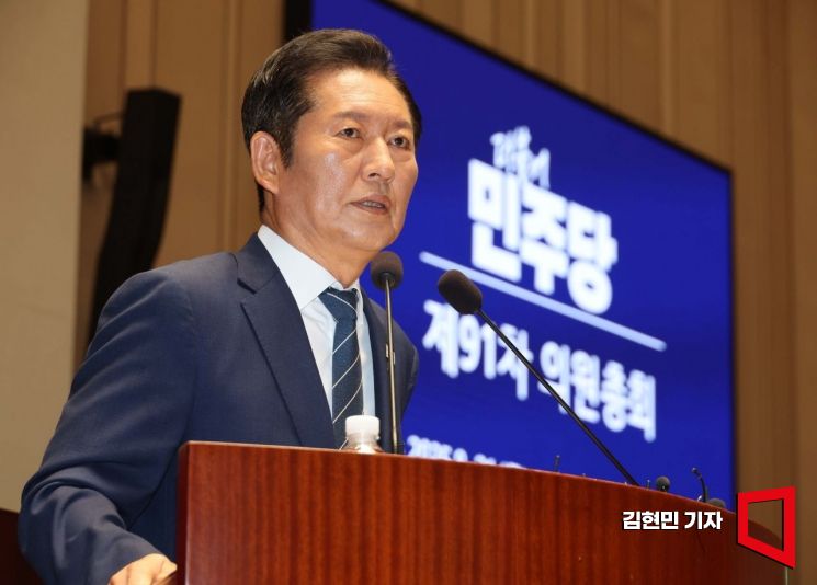 정청래 더불어민주당 대표가 21일 국회에서 열린 의원총회에서 발언하고 있다. 2025.8.21 김현민 기자