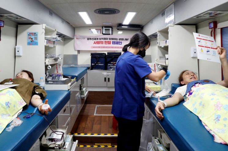 광주신세계, 본관 후문서 '사랑의 헌혈' 캠페인