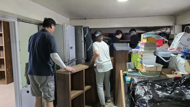 광주지방보훈청은 지난 20일 호우피해 지역인 광주 북구 신안동에서 지역사회 재난지원 봉사활동을 실시했다. 광주지방보훈청 제공