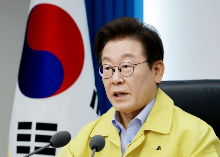 [폴폴뉴스]李 지지율 2주 연속 하락해 56%…'경제전망 대선 전 수준으로' 