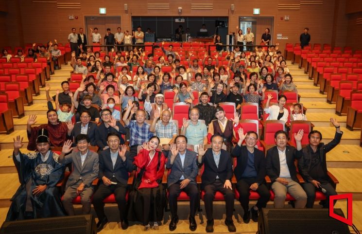 의성군청소년문화의집에서 독도장군 장한상 제작발표회를 열고, 내달 본 공연을 앞둔 대형 무대의 막을 올렸다.