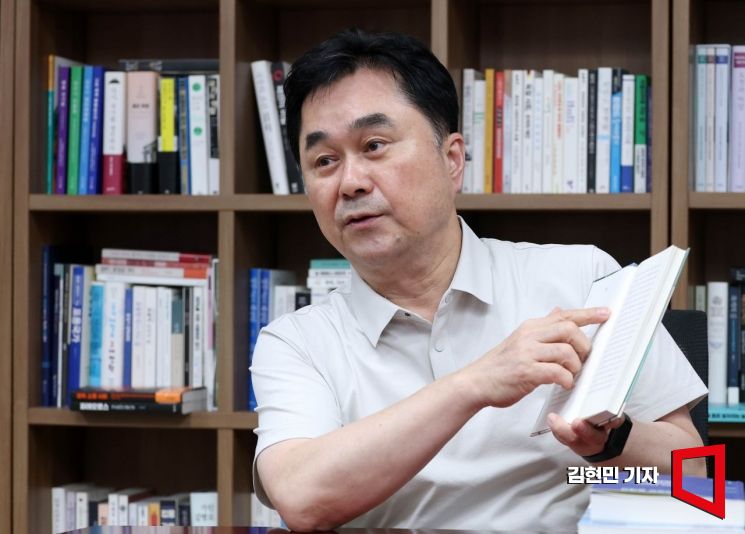 김종민 무소속 의원이 국회 의원회관에서 아시아경제와 인터뷰를 하고 있다. 2025.8.21 김현민 기자