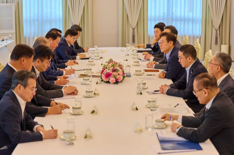 이재명 대통령이 19일 서울 용산 대통령실 청사에서 미일 순방 경제인 간담회를 하고 있다. 연합뉴스