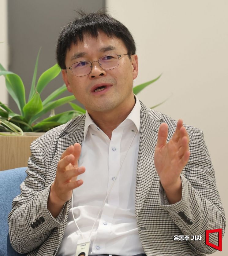 탁윤성 케이뱅크 소비자보호실장이 아시아경제와 인터뷰를 하고 있다. 윤동주 기자