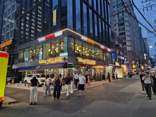 다이소·올리브영 돌아오니 외국인들 '우르르'…강남 상권 공실률 5.1%P 급락[부동산AtoZ]