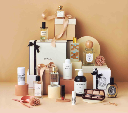 명품 가방 대신 불티나게 팔린다…불황에도 매출 껑충 뛴 '스몰 럭셔리'