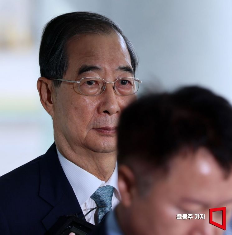 한덕수 전 국무총리가 22일 '12·3 비상계엄' 관련 내란·외환 사건을 수사하는 조은석 특별검사팀 사무실이 마련된 서울 서초구 서울고등검찰청으로 출석하고 있다. 2025.08.22 윤동주 기자