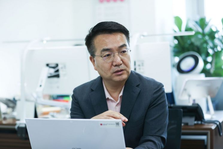 홍관희 LG유플러스 정보보안센터장(CISO·CPO, 전무)가 지난 20일 서울 강서구 LG유플러스 마곡 사옥에서 아시아경제와 인터뷰하고 있다. LG유플러스 제공