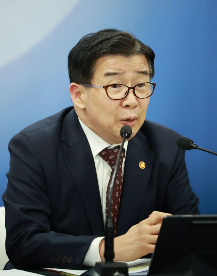 결핵검사 결과 늦어져 비자 만료된 외국인…권익위 "입국 허용해야"