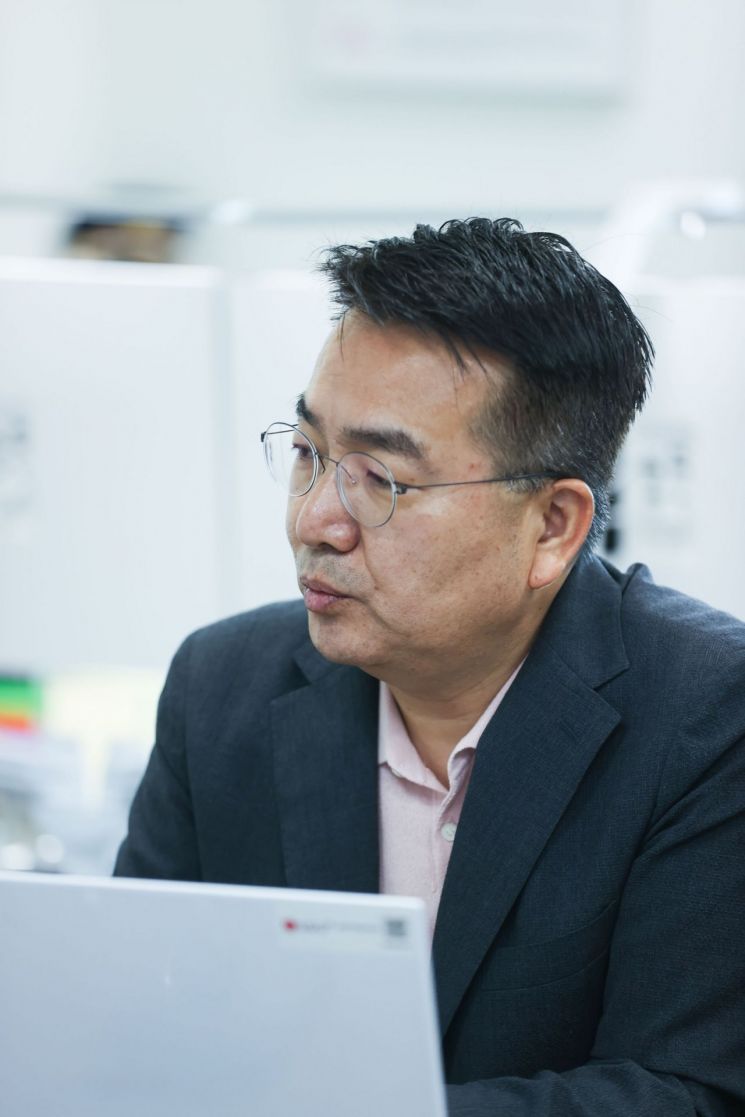 홍관희 LG유플러스 정보보안센터장(CISO·CPO, 전무)가 지난 20일 서울 강서구 LG유플러스 마곡 사옥에서 아시아경제와 인터뷰하고 있다. LG유플러스 제공
