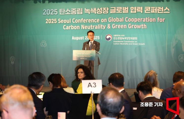 [포토] 김민석 총리, 탄소중립 컨퍼런스 개회사