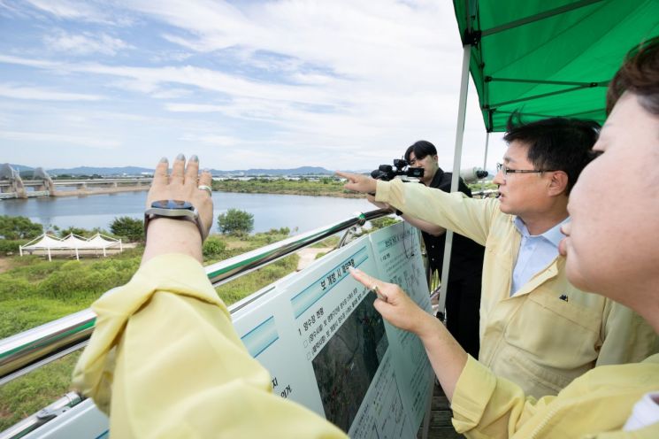 오봉저수지 저수율 20% 가뭄 '심각'…김성환 장관 "도암댐 활용 검토"