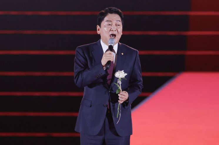 국민의힘 당 대표 선거에 출마한 안철수 후보가 22일 충북 청주시 흥덕구 청주오스코에서 열린 국민의힘 제6차 전당대회에서 비전 발표를 하고 있다. 연합뉴스