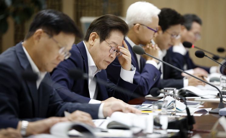 이재명 대통령이 22일 용산 대통령실에서 제1회 국가과학기술자문회의 전원회의를 하고 있다. 연합뉴스