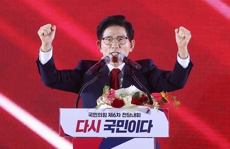 22일 충북 청주시 흥덕구 청주오스코에서 열린 국민의힘 제6차 전당대회에서 김문수 당 대표 후보가 결선 진출에 성공한 뒤 발언하고 있다. 연합뉴스