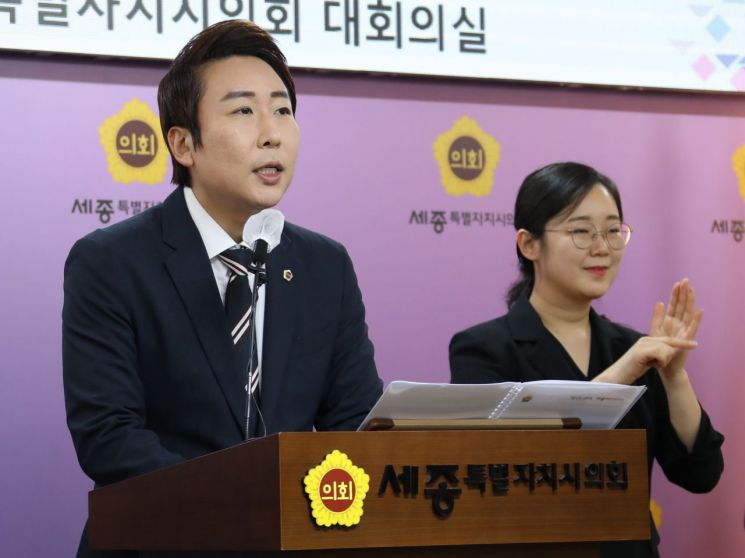 임채성 세종시의회 의장이 22일 임시회 100회 기념 기자회견서 발언하고 있다. /사진= 사무처 홍보기획팀 제공