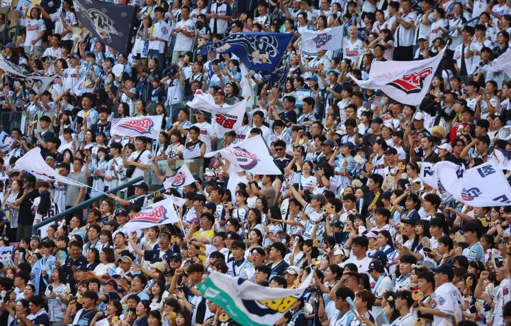 프로야구, 2년 연속 1000만관중 돌파…4개 구장 매진