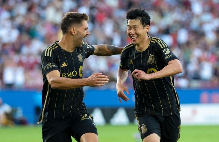 손흥민 환상 프리킥으로 MLS 데뷔골…2경기 연속 최우수선수