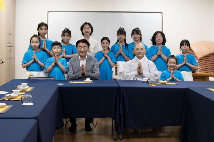 [포토] 김동근 의정부시장, 제23회 봉선사 연꽃축제 음악회 참석
