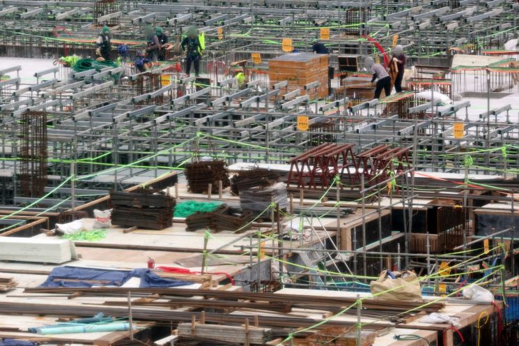 서울 시내 한 아파트 건설 현장. 연합뉴스