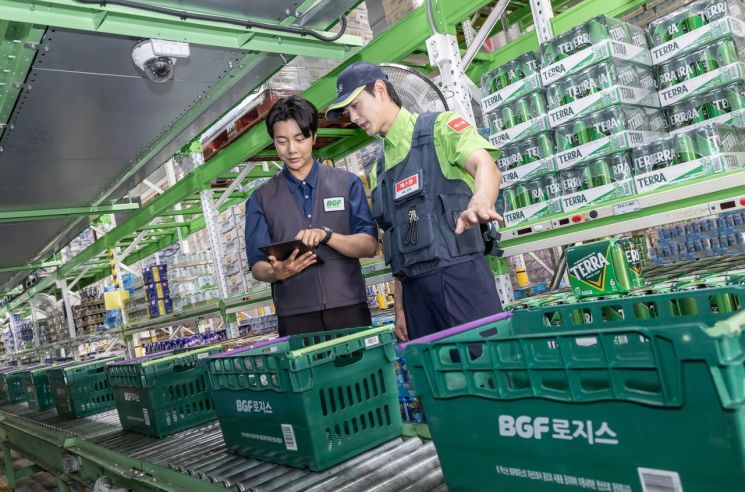 S1: "Logistics Tracking System Solves Misdelivery and Lost Item Issues"