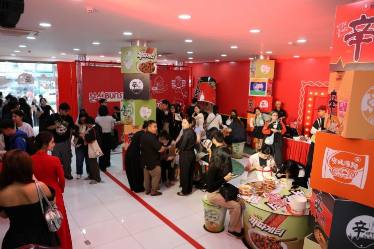 농심, 베트남 호치민 '신라면 분식' 개점 