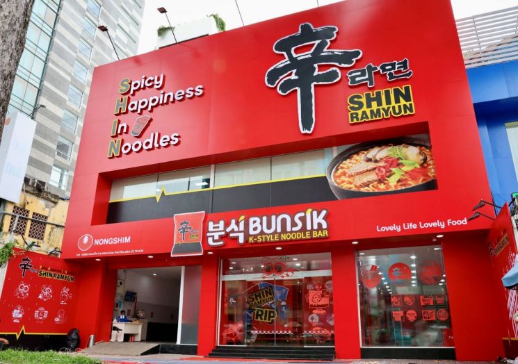 농심, 베트남 호치민 '신라면 분식' 개점 