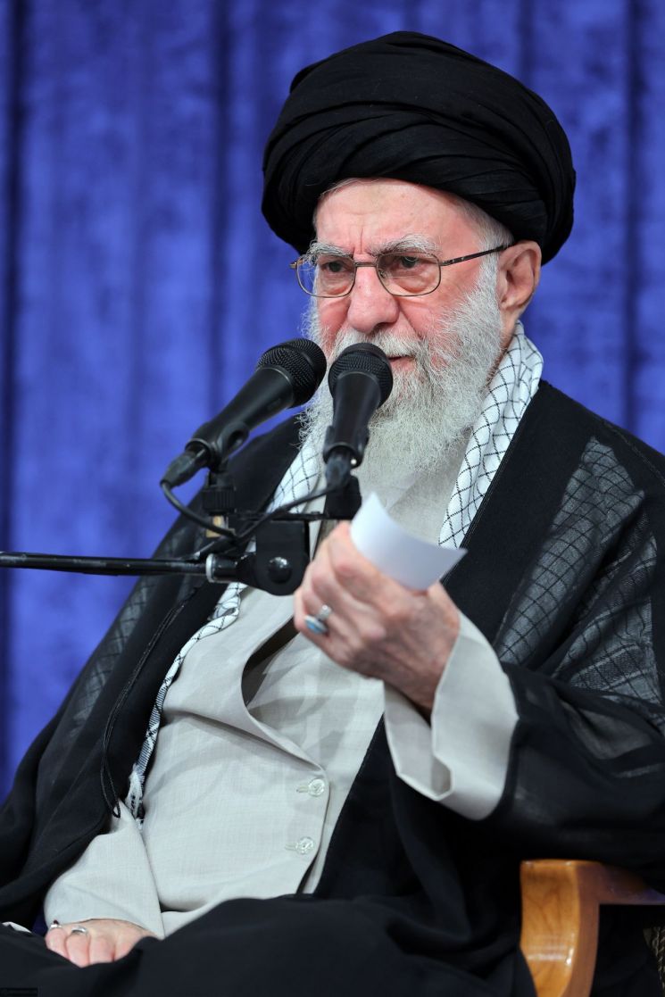 이란 최고지도자, 두 달 만에 공개연설…"미국에 굴복하지 않겠다"