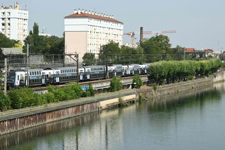 파리 근교 센강서 시신 4구 발견…동성애 혐오범죄? 20대 용의자 체포