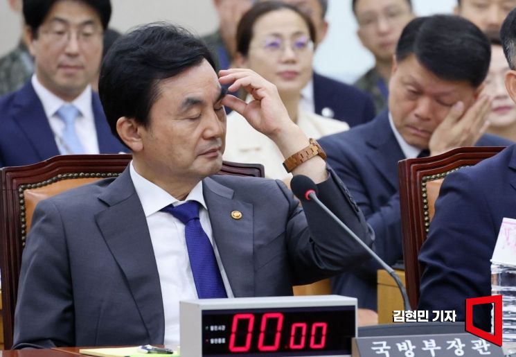 안규백 국방부 장관이 25일 국회에서 열린 국방위원회 전체회의에 참석하고 있다. 2025.8.25 김현민 기자
