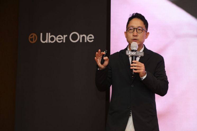 우버택시, 유료 요금제로 카카오T 맞불…자녀 안심 서비스도