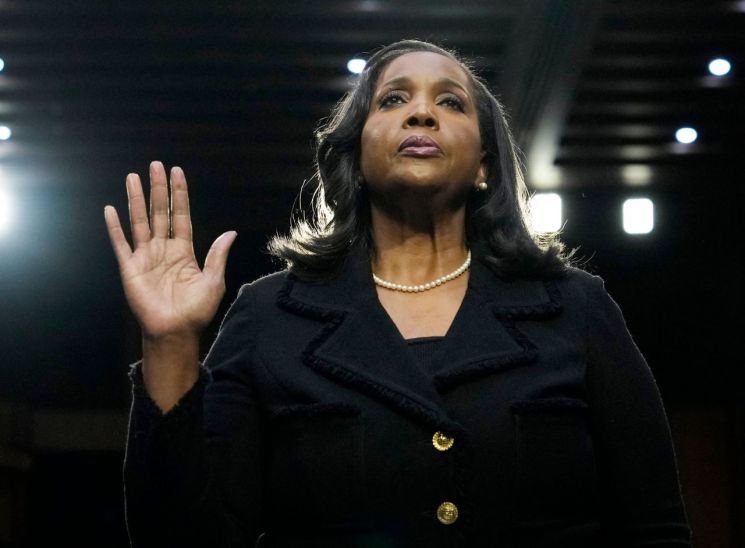 트럼프, 주담대 사기혐의 Fed 이사 해임…중앙은행 장악 수순