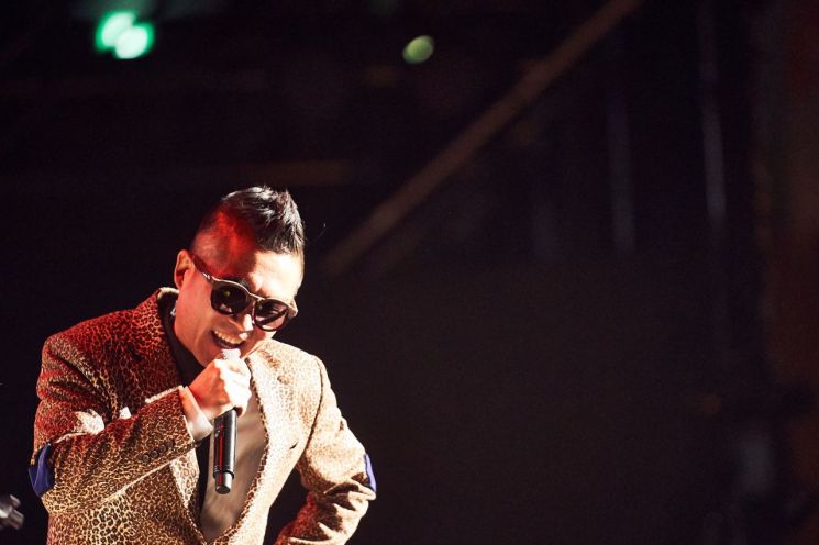 김건모, 6년만 가요계 복귀…9월부터 콘서트