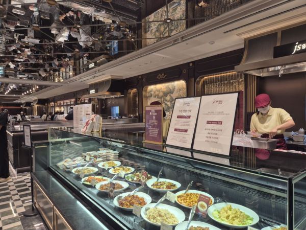 [르포]초격차 식품관 '마지막 퍼즐' 완성…오감 만족 '델리의 신세계'