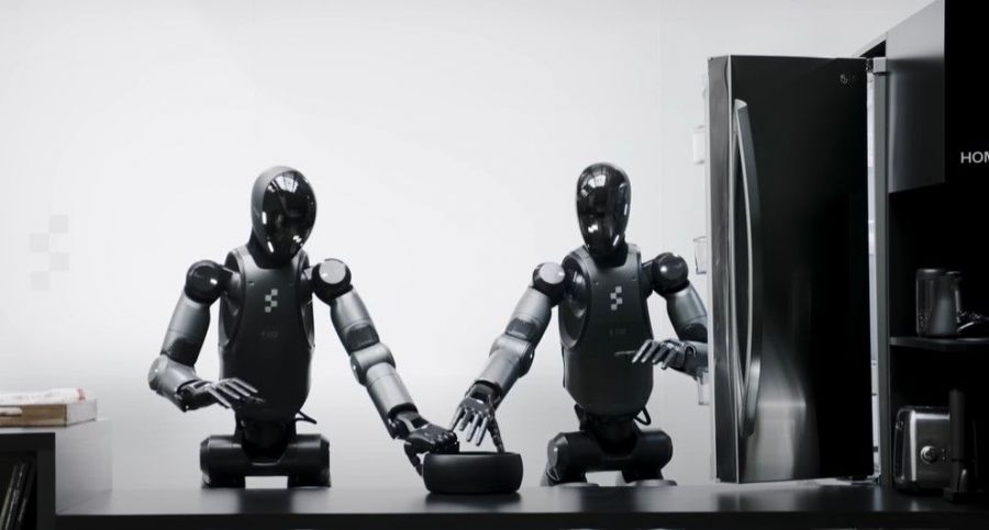 피규어AI의 휴머노이드 로봇용 기계학습(머신러닝) AI 모델 ‘헬릭스’가 적용된 휴머노이드 로봇. 두 대의 로봇이 서로 협력하며 작업을 수행하고 있다.  피규어AI 유튜브