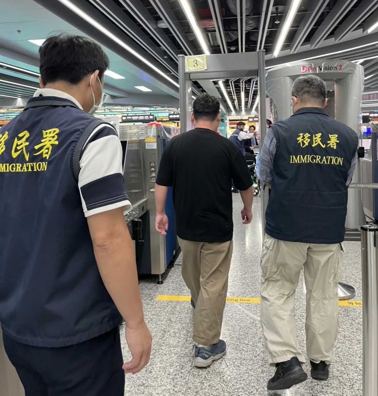 대만서 오성홍기 들고 "대만은 중국 것" 외친 일본인들…이유가 기막혀