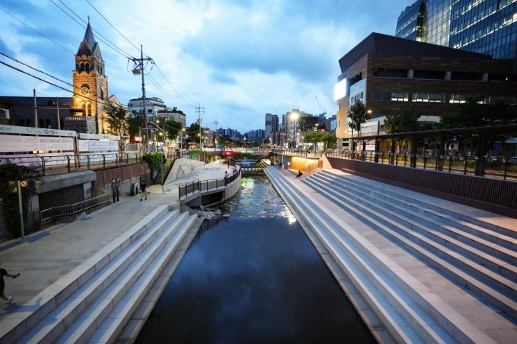 Seongbuk District Revamps Seongbukcheon with Waterfront Vitality Hub Project