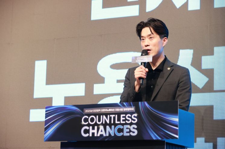 노용석 중소벤처기업부 차관이 26일 '2025년 민관협력 오픈이노베이션(개방형 혁신) 지원 프로그램'에 참여하는 기업·기관 간 업무 협약식에서 발언하고 있다. 중소벤처기업부
