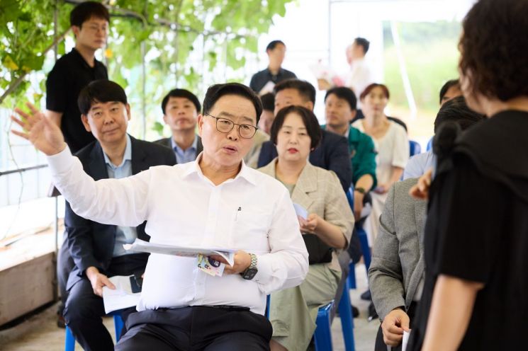 양주시, 나리농원 개장 앞두고 현장 간부회의…'나리쿠폰' 지역 소비 견인